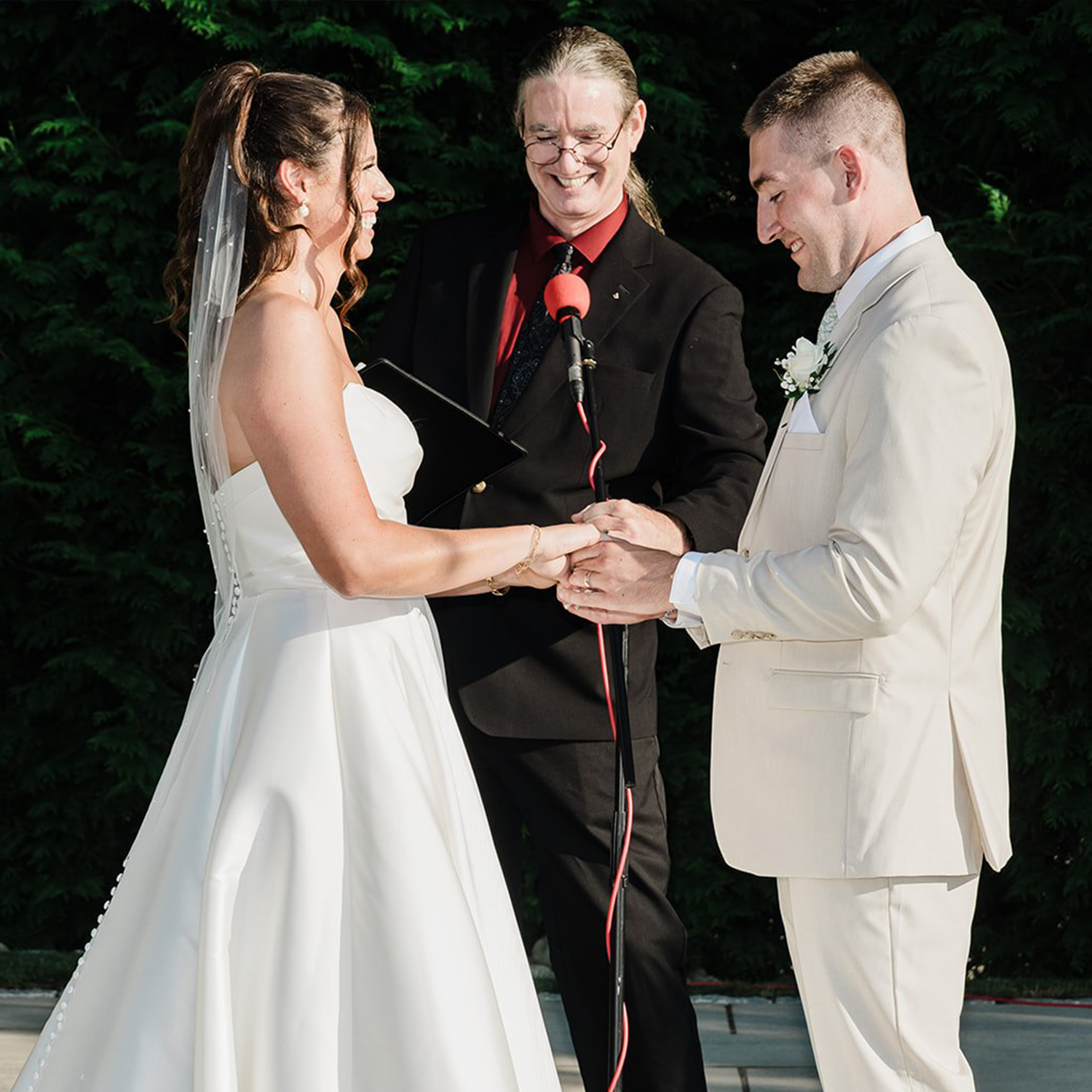 Greate Bay Country Club Officiant: Julie and Hans